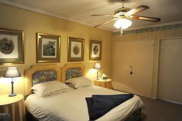 Riverbend Country House