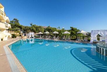 Отель Pefkos View Suites & Maisonette