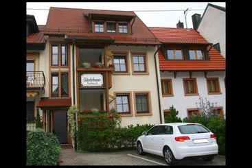 ホテル Gästehaus Trahasch Im Adelshof