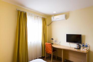 هتل Home Inn Shanghai The Bund Chenghuang Temple