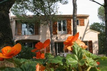 فندق Les Chambres D Hotes Au Bois Fleuri