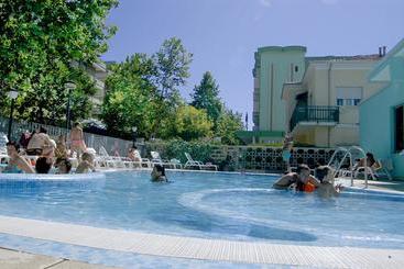 هتل Adriatico Family Village