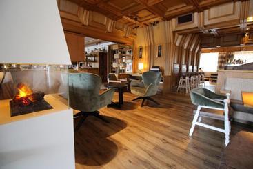 هتل Astor Suites B&b