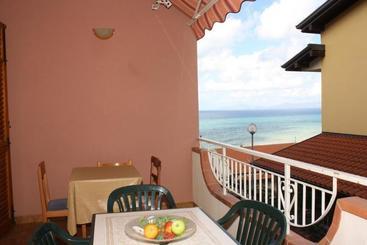 هتل B&b Ondazzurra