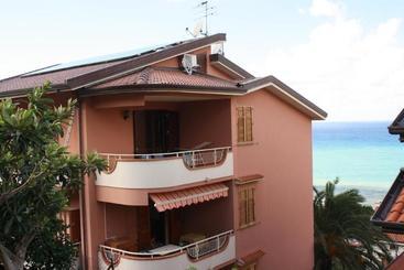هتل B&b Ondazzurra
