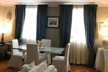 هتل Capri Moon Guest House