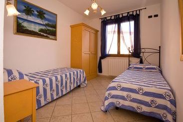 هتل Follonica Apartments