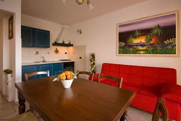 هتل Follonica Apartments