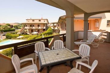 هتل Follonica Apartments