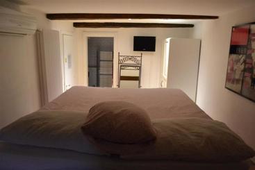 هتل B&b And Home La Piazzetta Della Pioggia