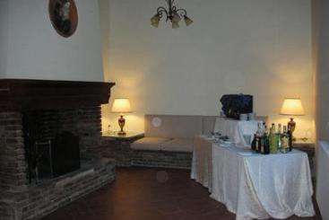 هتل Agriturismo Capriata Shore Club