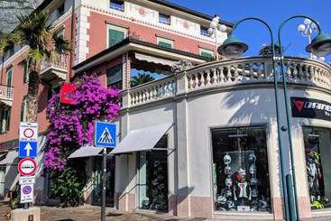 هتل Sembenini Palace