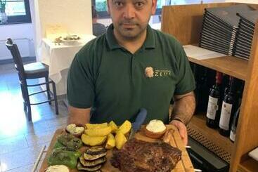 هتل Und Restaurant Zeus
