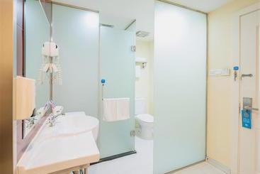 Hotel Hanting Express Shanghai Lujiazui Oriental Pearl Tower