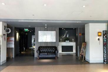 هتل Hanting Premium  Beijing Capital International Airport
