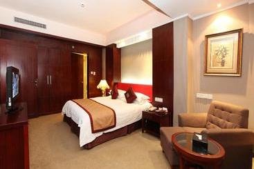 هتل New Century Pujiang