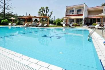 هتل Naturist Angel Nudist Club   Couples Only