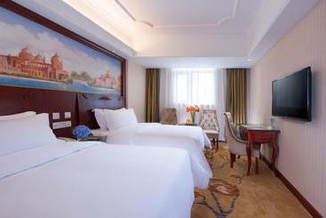 Vienna Hotel Beihai Beibu Bay Square