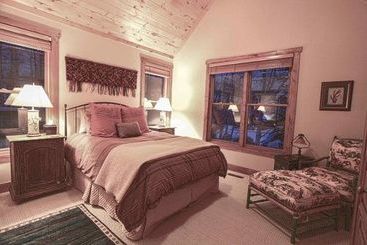 هتل Adams Ranch