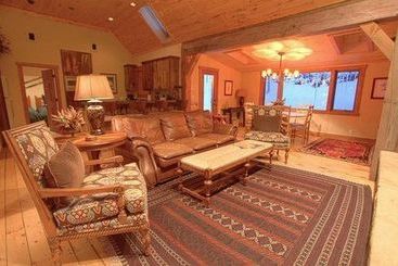 هتل Adams Ranch