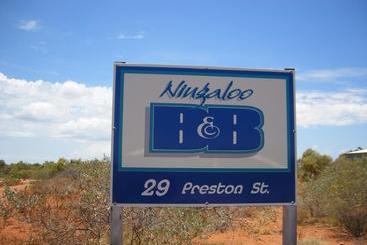 هتل Ningaloo Bed And Breakfast