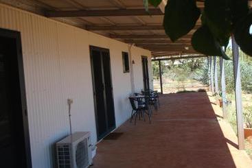 هتل Ningaloo Bed And Breakfast