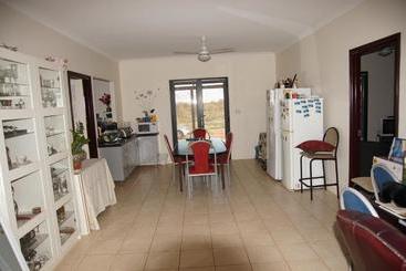 هتل Ningaloo Bed And Breakfast