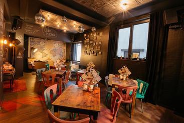 هتل The Cube Hostel