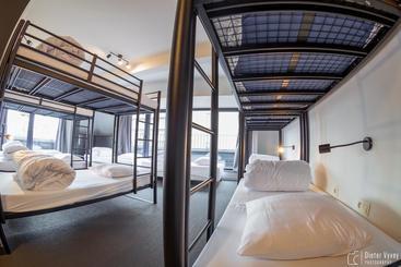 هتل The Cube Hostel