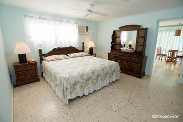هتل Vistalmar Ocean Suites Brand New Renovated 1bdr  Ocean View  Infinity Pool  Mini Beach  Full Kit