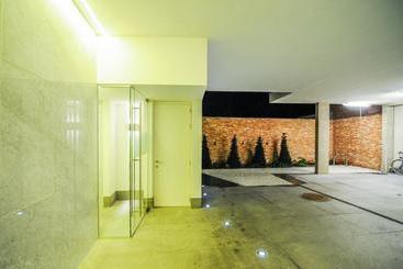 هتل Your House Apartments
