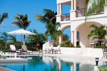هتل The Cove Suites At Blue Waters Resort And Spa