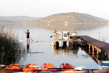 هتل Lakeside Lodge & Spa