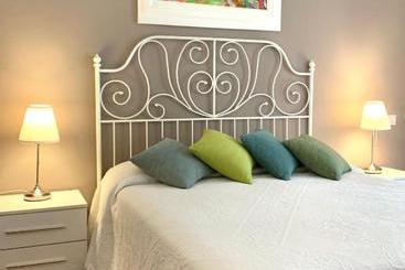 تختخواب و صبحانه Roma Amor 396