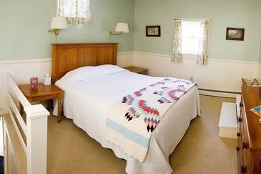 هتل Red Clover Inn And Restaurant