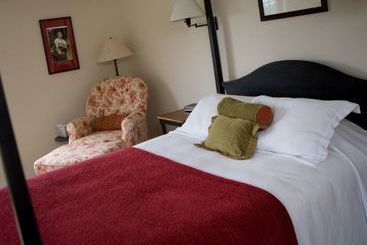 هتل Red Clover Inn And Restaurant
