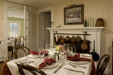 هتل Red Clover Inn And Restaurant