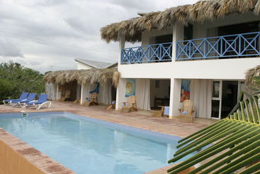 استراحتگاه Marblue Villa Suites