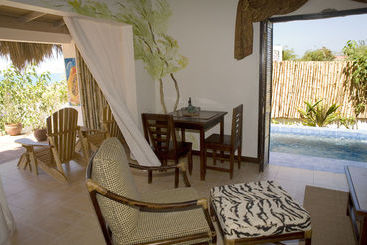 استراحتگاه Marblue Villa Suites