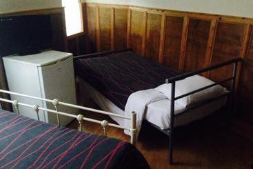 تختخواب و صبحانه OYO Kings Hotel