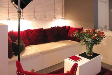 تختخواب و صبحانه The5rooms