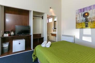 Riverlands Roadhouse Motel