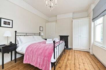 کلبه Family Home Near Clapham Common By Underthedoormat
