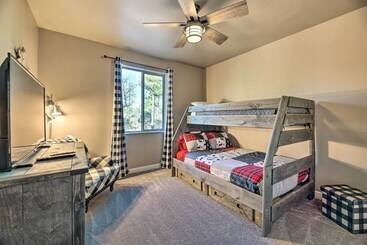 کلبه Luxe Cabin W/ Deck & Fenced Yard In Lakeside!
