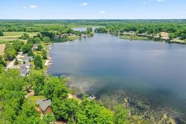 پانسیون Cabin Retreat On Big Crooked Lake