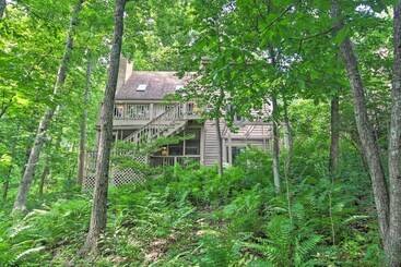 コテージ Wintergreen Resort Home W/ 2 Decks + Ski Access!
