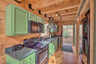 بيت ريفى Beech Mountain Cabin W/ 180° Views: Near Hiking!