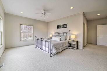 کلبه Pet Friendly Harbor Springs Home: Hot Tub + Pool!