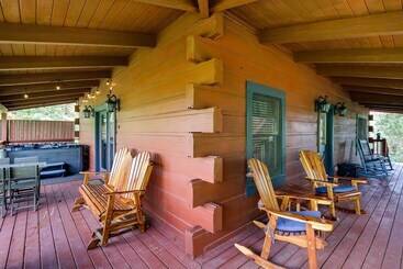קוטג'' Star Lite  Cabin: Hot Tub, Deck & Pool Table