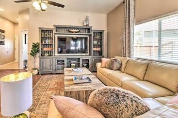 کلبه Stylish Show Low Hideaway W/ Patio + Gazebo!